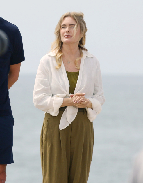 ‘Baywatch’ alum Erika Eleniak covers up sleeve tattoos on set of new revival